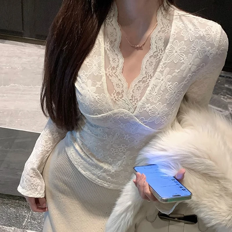 V领蕾丝长袖T恤女秋冬季性感气质修身显瘦打底衫内层磨毛绒上衣潮