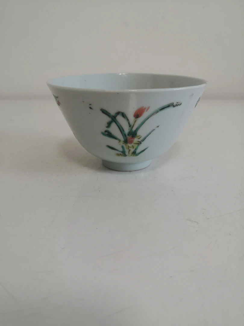 粉彩梅兰竹菊茶杯，