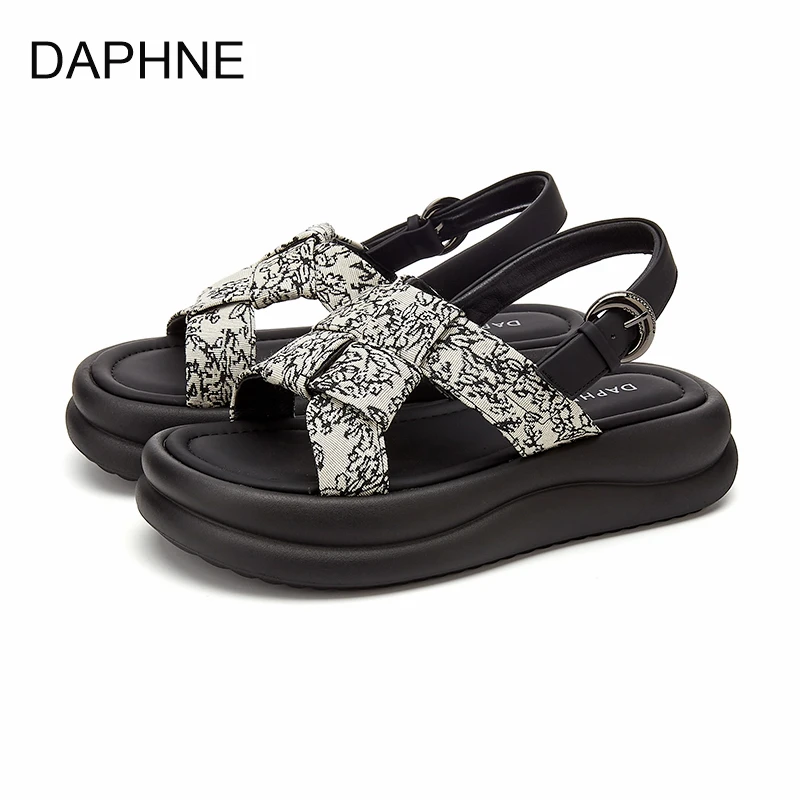 达芙妮凉鞋女2024夏季新款交叉绑带国风休闲风外厚底防滑露趾女鞋