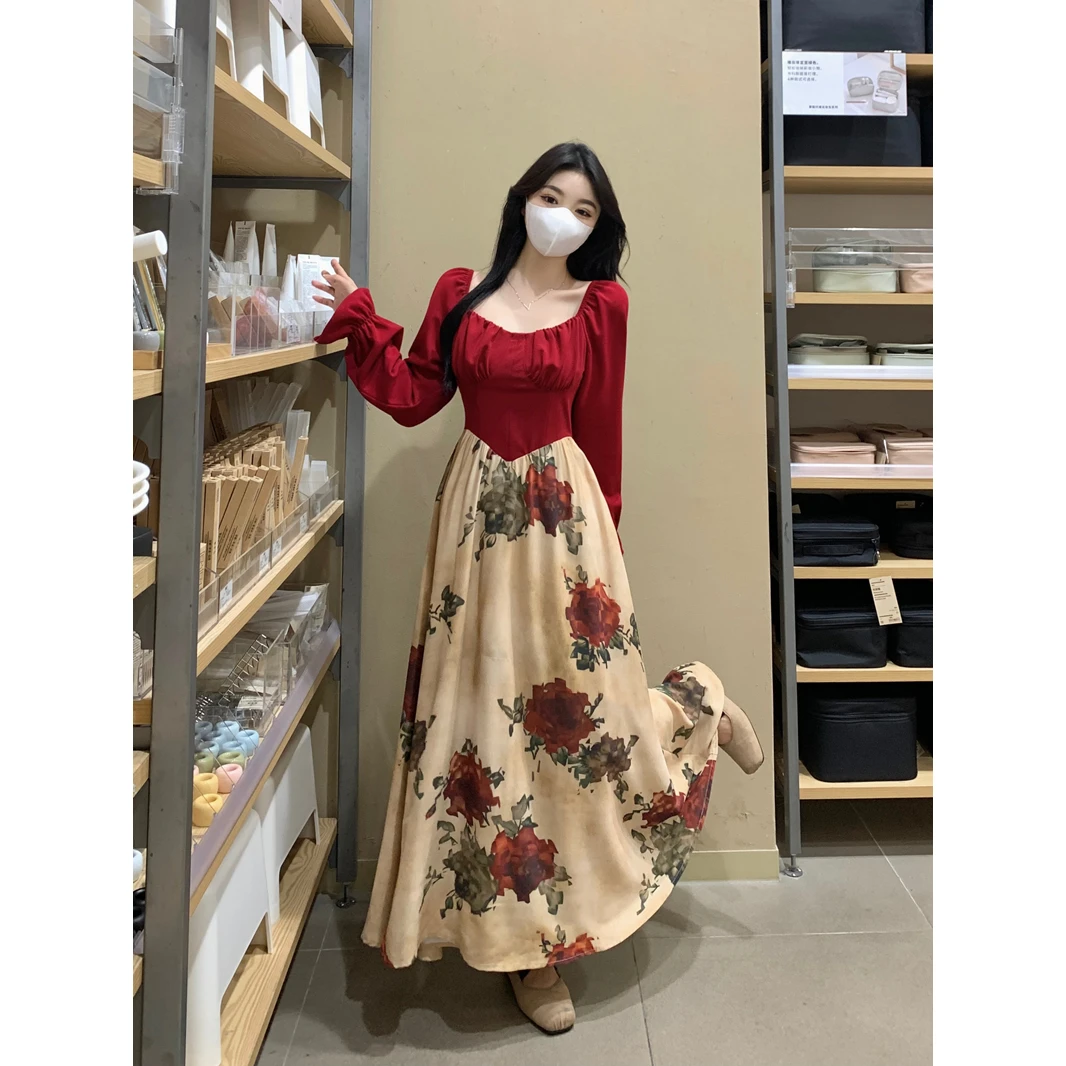 大码港风复古方领红色碎花连衣裙女2023新款收腰裙子胖mm遮肚秋季