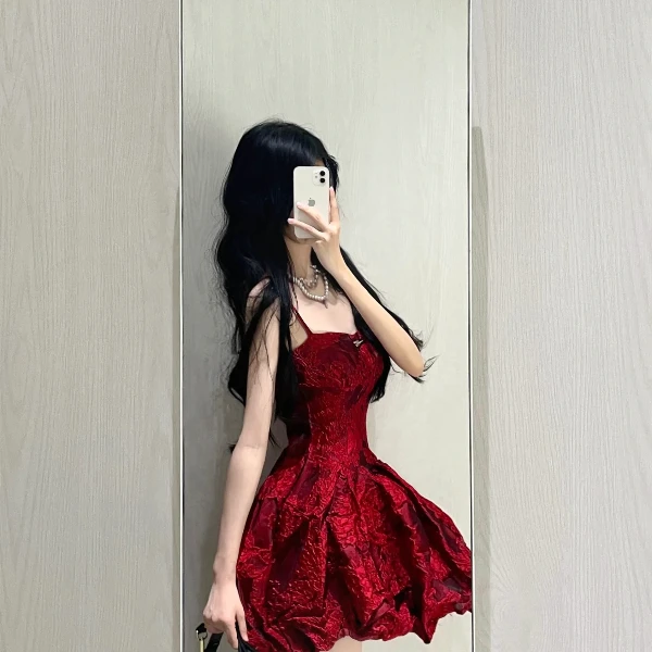 吊带红提花连衣裙女夏2023年新款法式名媛礼服裙轻奢小众高端气质