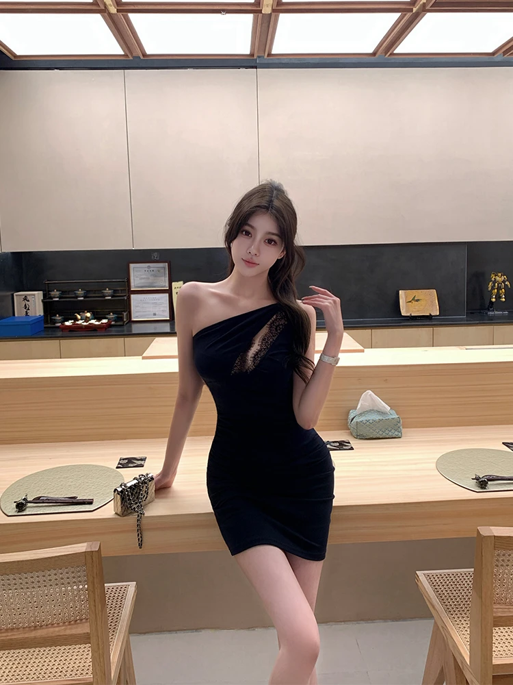 迷人尤物 纯欲风镂空斜肩设计感性感蕾丝抽皱辣妹连衣裙a字包臀裙