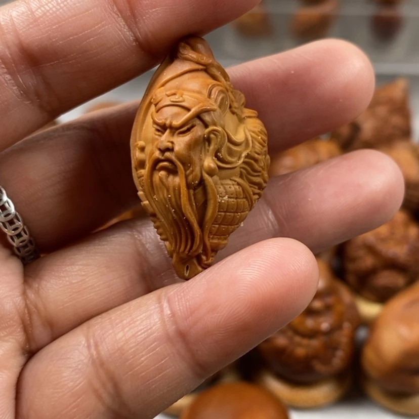 【闪购商品】橄榄核吊坠桃源三结义