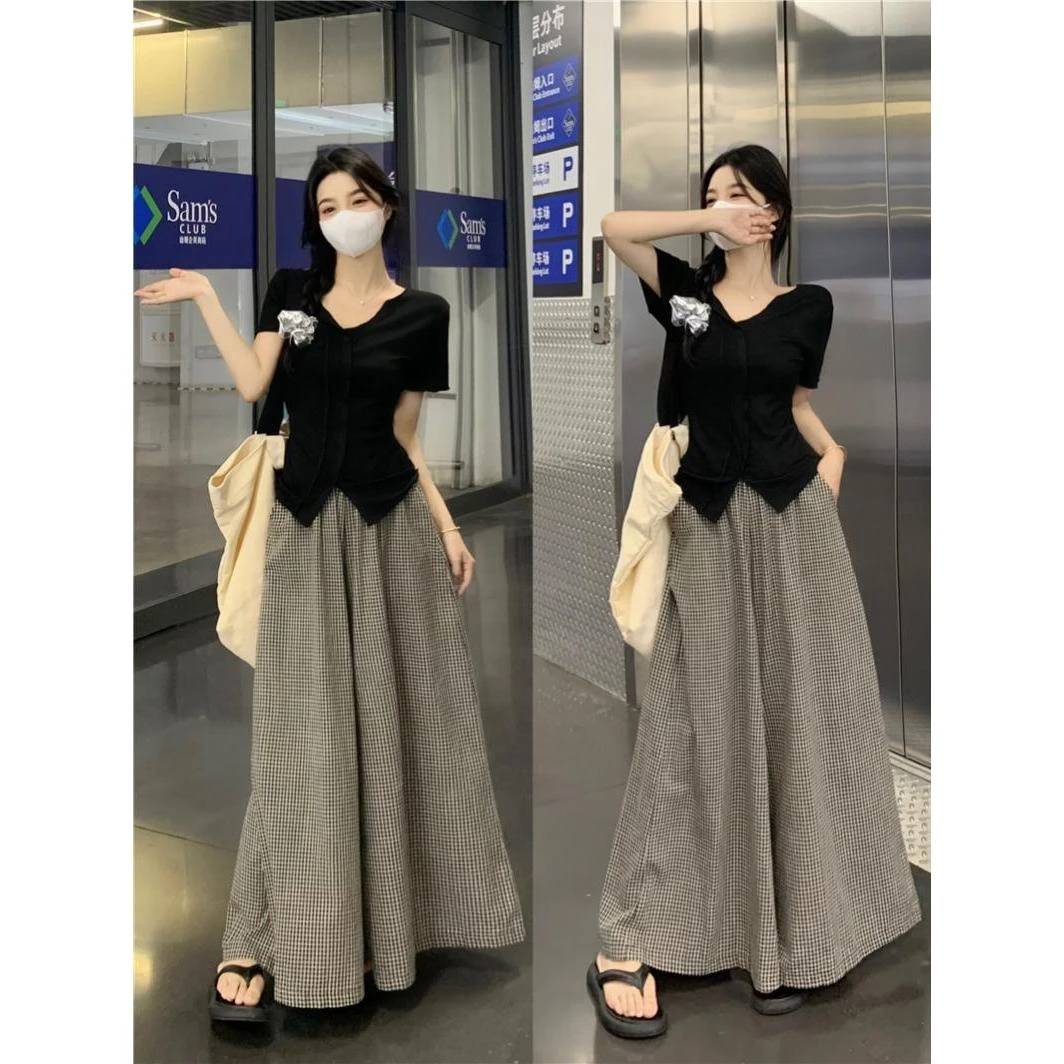 大码女装胖mm夏季新款黑色显瘦短袖V领T恤+黑白格子高腰阔腿裤裙