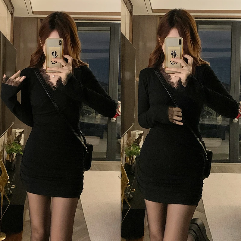 大码纯欲风蕾丝边v领内搭连衣裙女秋冬2024气质修身显瘦包臀裙子