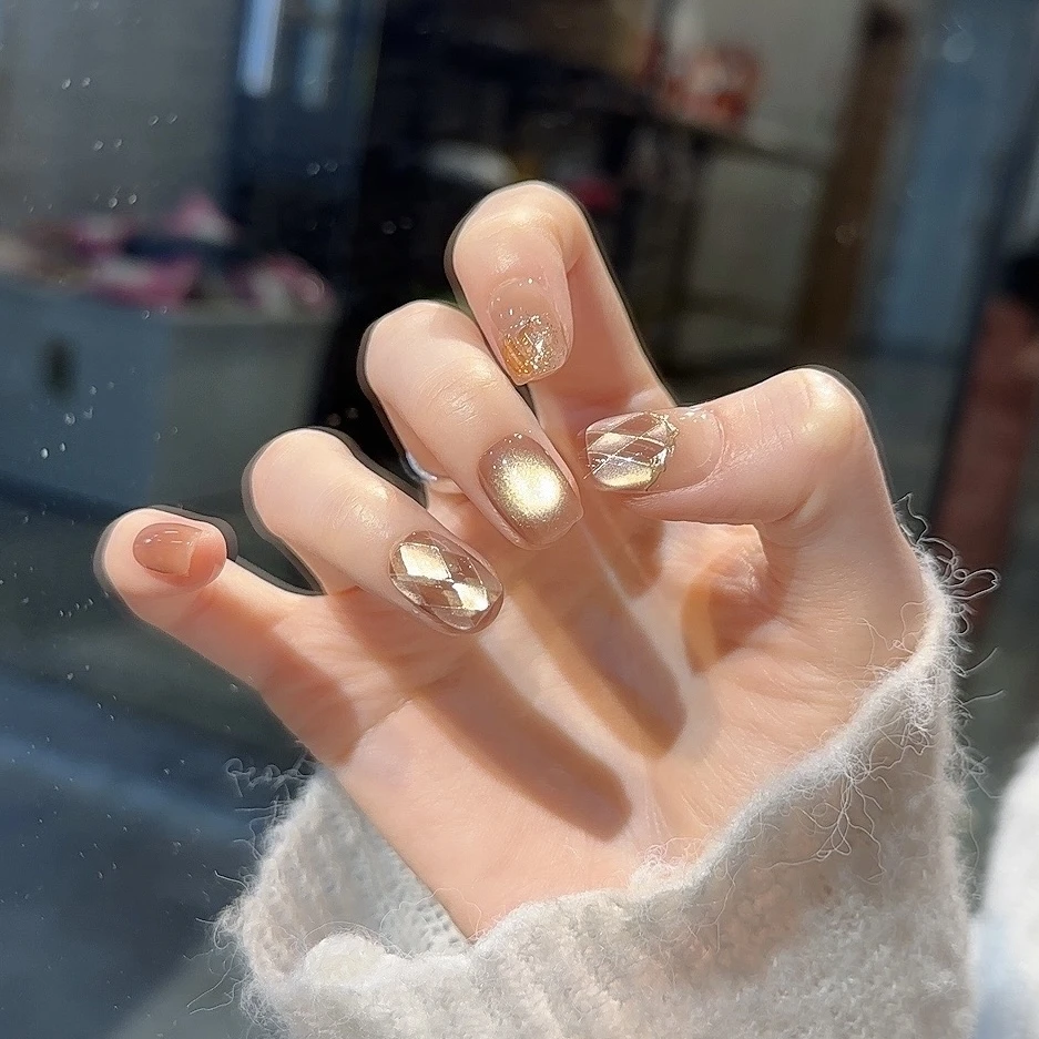 【日照金山】野世手工穿戴甲 玻璃珠猫眼 手绘菱格跳色秋冬氛围感