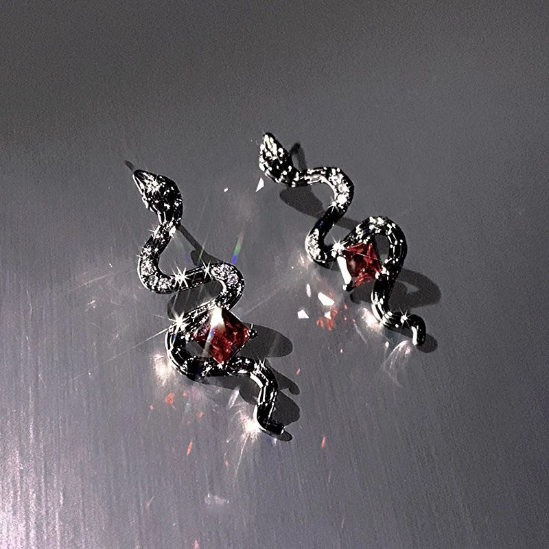 925银针暗黑风红钻灵蛇耳钉小众设计独特耳环轻奢气质高级感耳饰