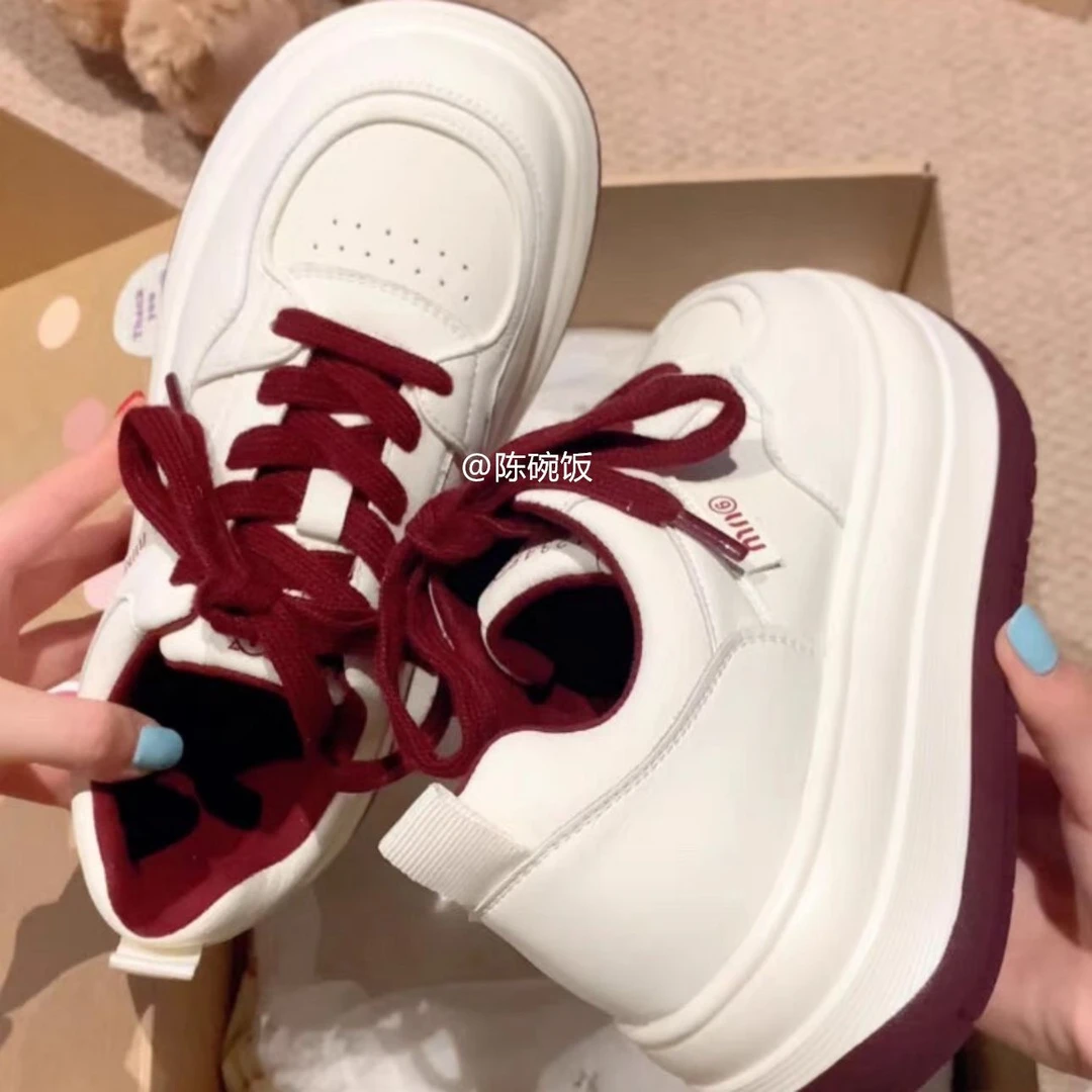 2024冬季新款安可拉红韩版系带小白鞋女厚底超火轻便增高运动板鞋