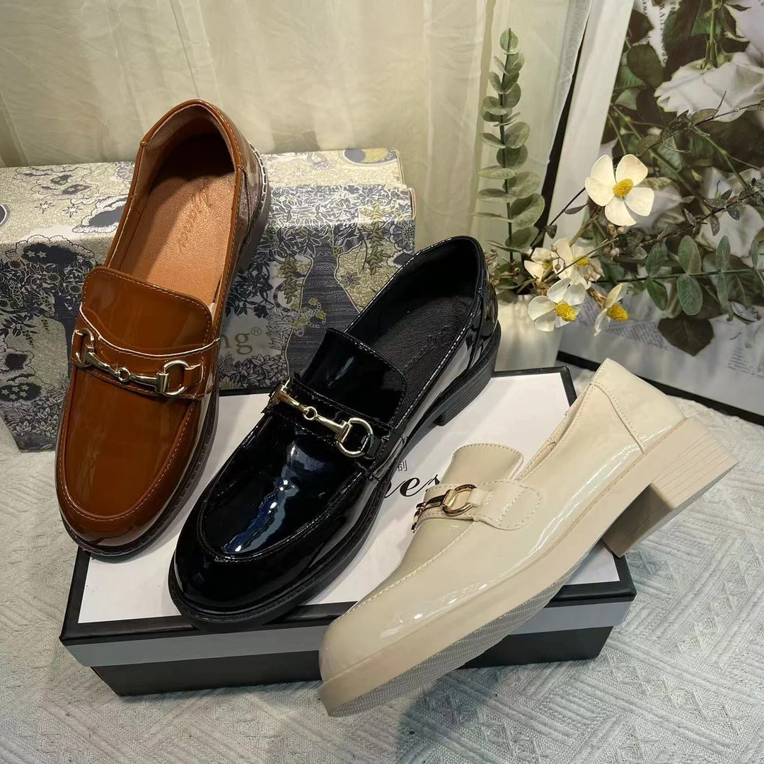 日系韩版赫本风乐福鞋粗跟漆皮英伦风外穿平底单鞋豆豆鞋外贸单清