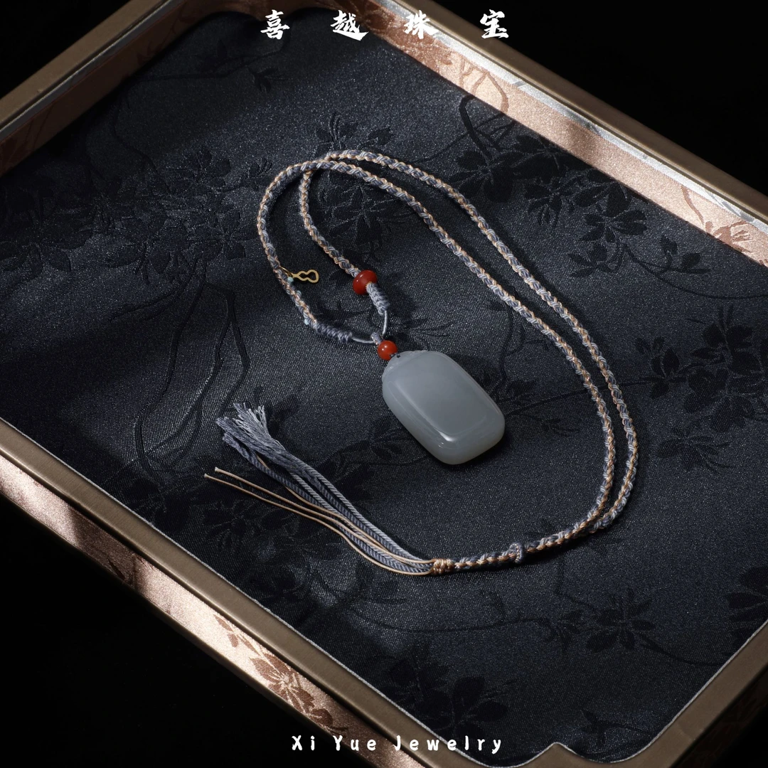 喜越珠宝 收藏级烟紫大无事牌42*25*11（和田玉）A013