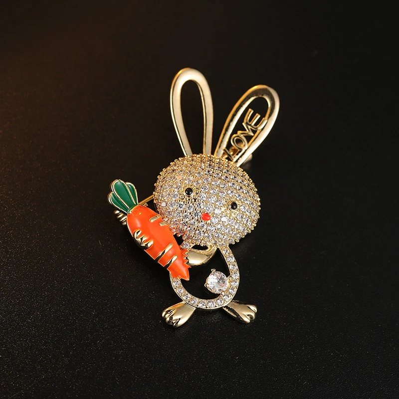 高级感微镶钻兔子抱胡萝卜胸针