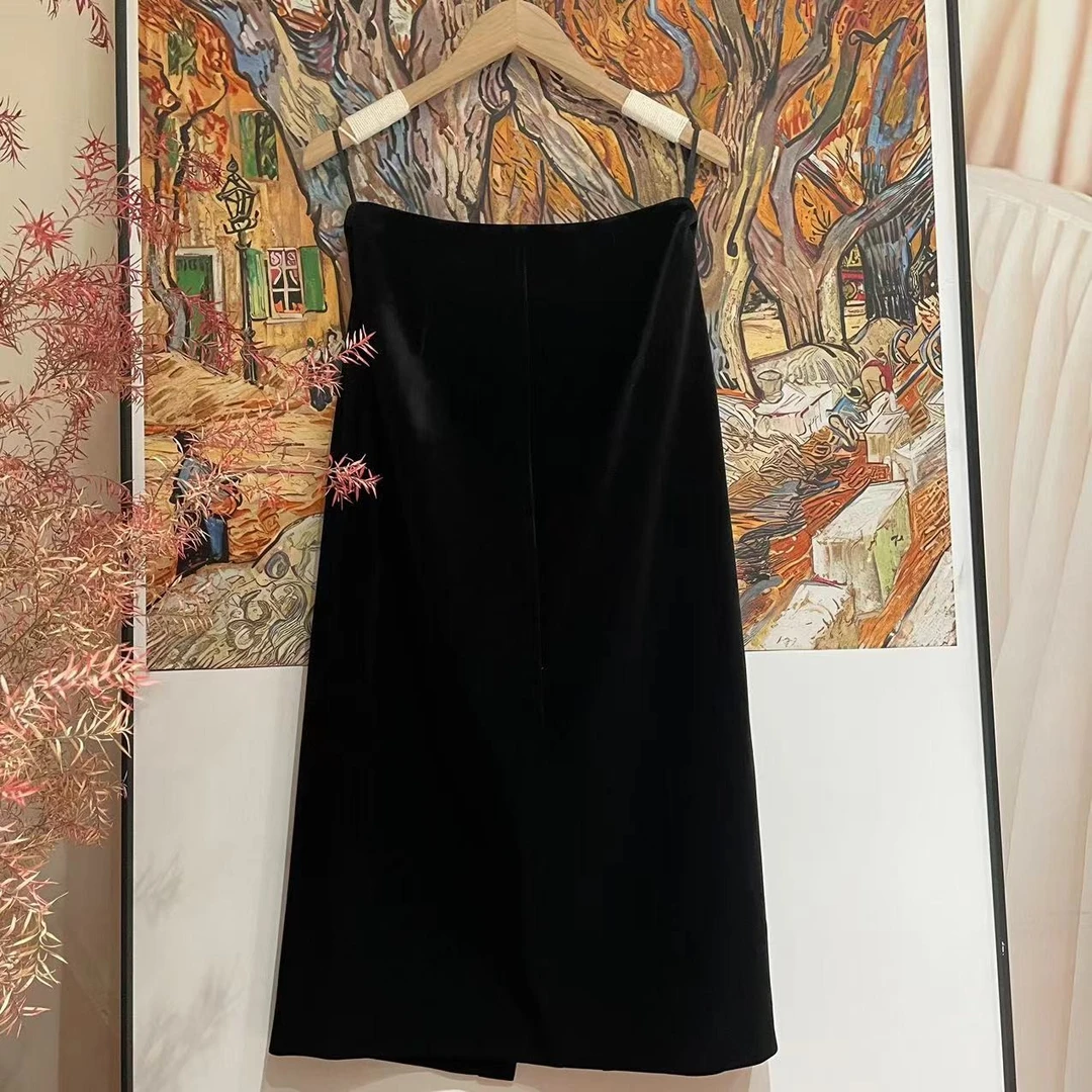 VV&AA  秋冬新款高级感显瘦时尚后开叉丝绒半身裙  RK90523VA