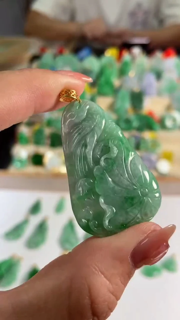 【闪购商品】翡翠吊坠(不含链)18K金镶嵌挂件