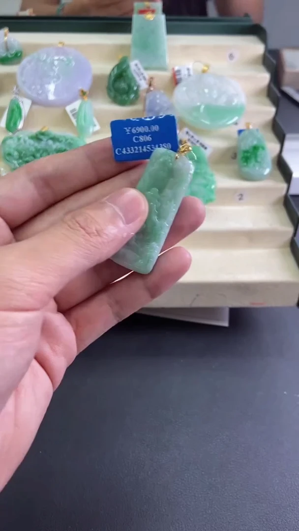 【闪购商品】翡翠吊坠(不含链)18K金镶嵌挂件