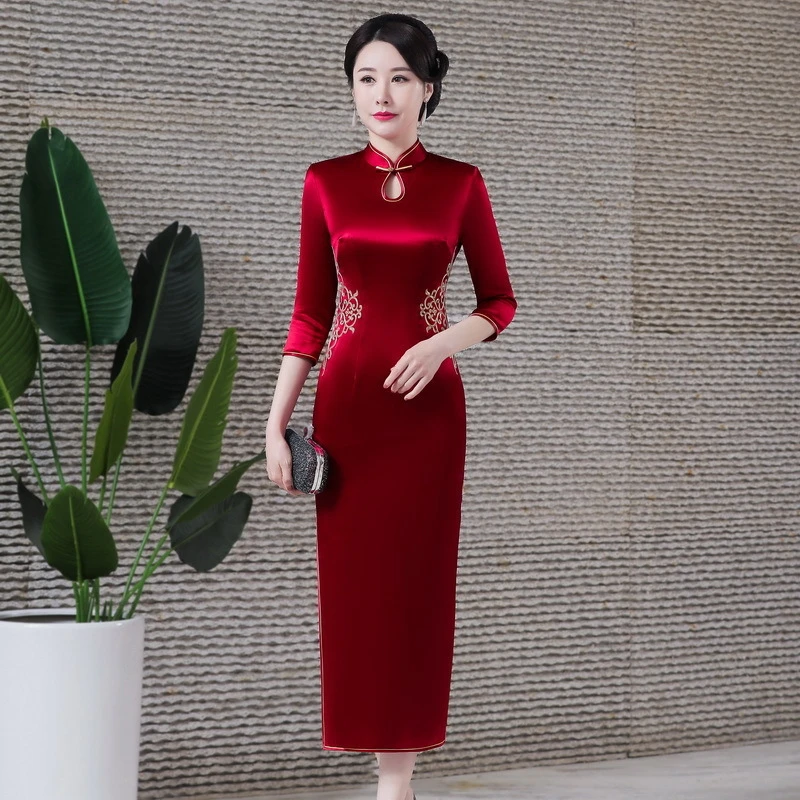 醋酸礼服旗袍喜庆大码高贵中长款刺绣结婚敬酒服中国风气质连衣裙