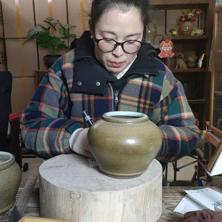 【闪购商品】罐随机二级品318