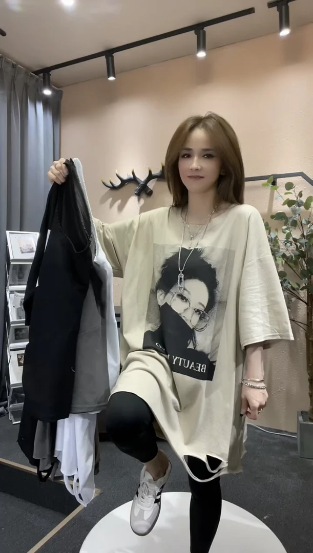 2025时尚潮流大码女装宽松显瘦韩版休闲印花破边遮肚圆领薄T恤