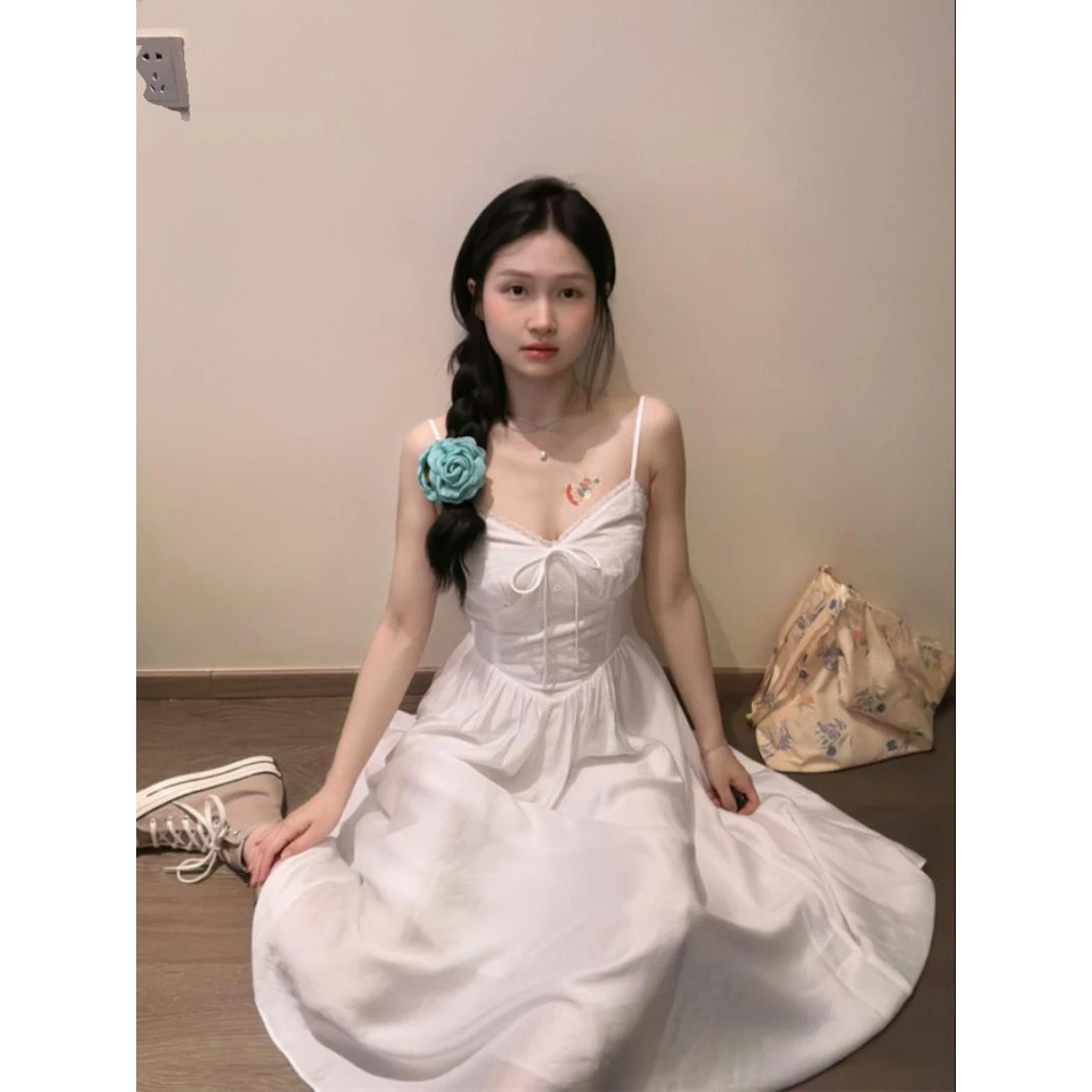 kumikumi纯欲白色系带蝴蝶结吊带连衣裙女早春修身收腰A字裙长裙