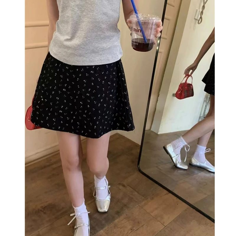 复古小碎花裙子显瘦黑色半身裙女秋季设计感小众A字裙小个子短裙