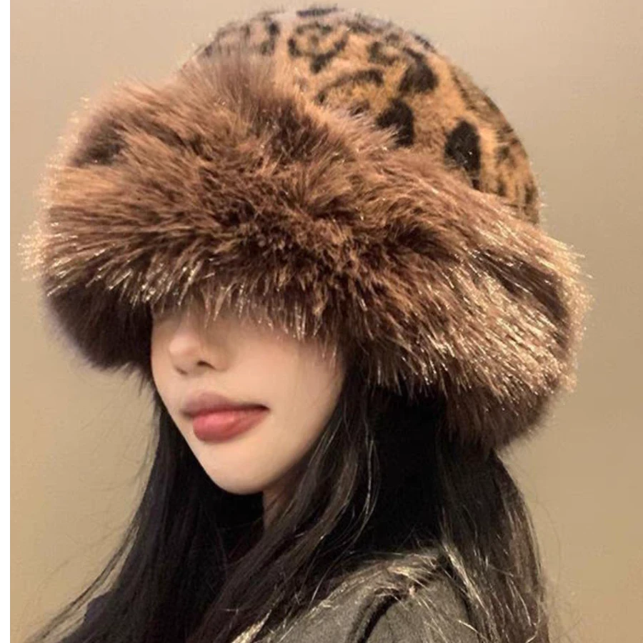 秋冬新款豹纹毛绒保暖渔夫帽仿皮蒙古防寒护耳百搭显脸小帽子女潮