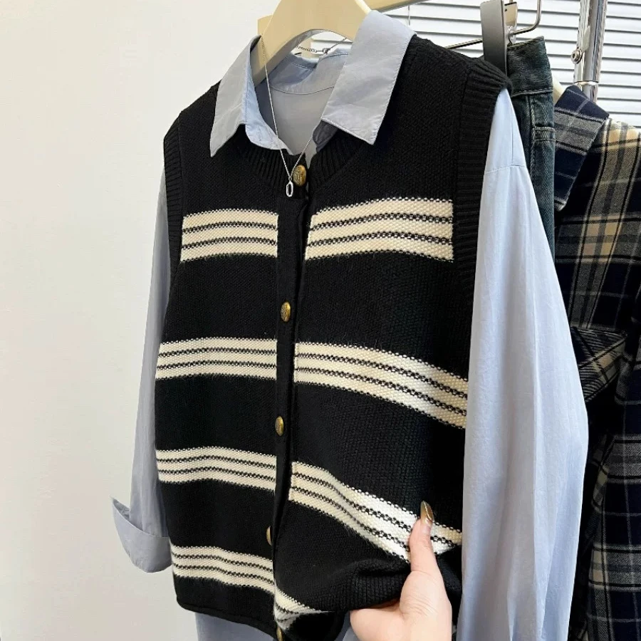秋季新款马甲黑白条纹针织开衫马甲女宽松坎肩背心叠穿单排扣上衣