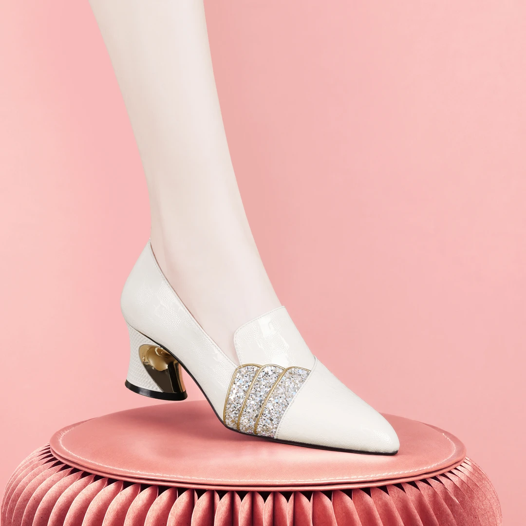 梵芮诗2024年春季尖头格利特钻饰纯色优雅气质显瘦粗跟单鞋-J0615