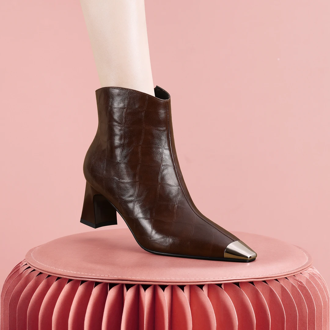 梵芮诗2024年秋冬新款尖头简约时尚式保暖个性设计粗跟短靴-H1087