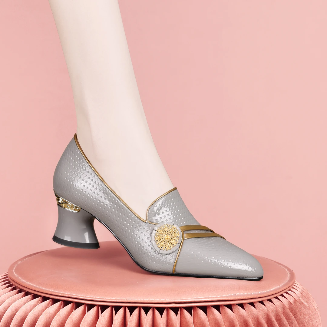 梵芮诗2024年春季新款尖头纯色花朵装饰优雅显瘦粗跟女单鞋-J0624