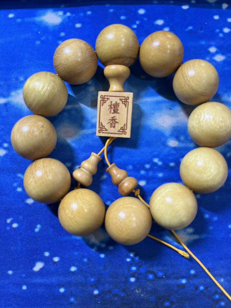 78号  檀香带牌2.0cm手串