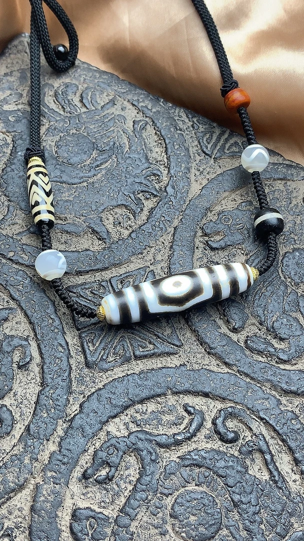 白毫风化马蹄纹细腻钙化三眼复古民族风玛瑙百搭轻奢锁骨链