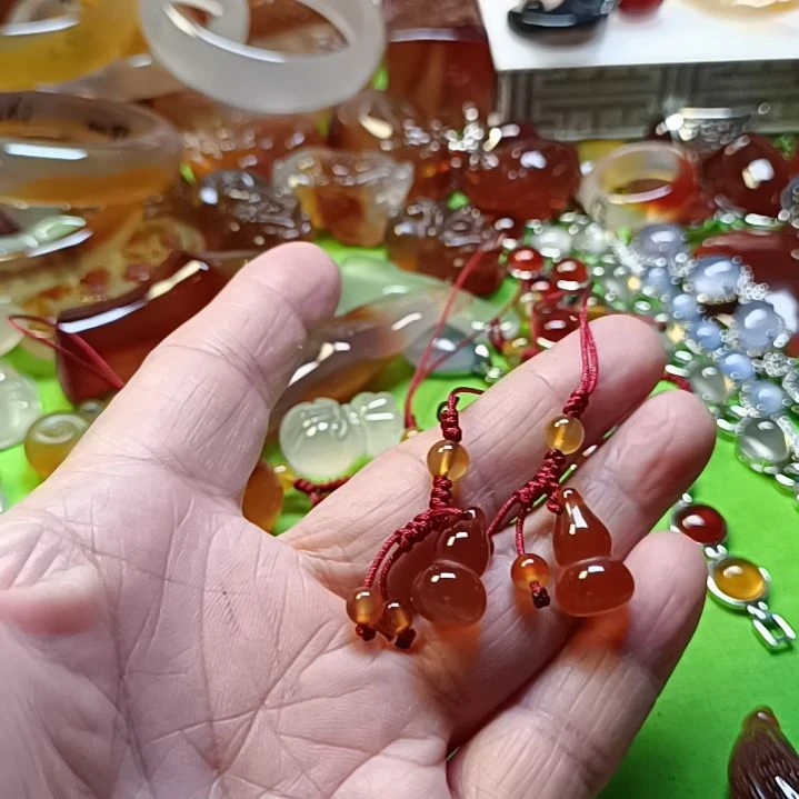 玛瑙/玉髓颈饰未镶嵌阳***?