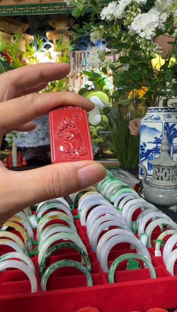 【闪购商品】玛瑙/玉髓颈饰合金猪