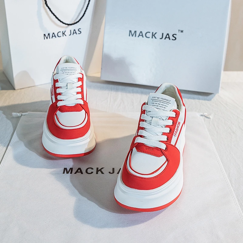 香港MACKJASCHK真皮板鞋2024春季新款百搭运动厚底内增高小白鞋女