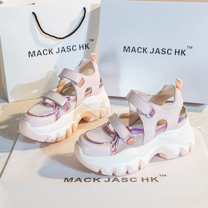 香港MACKJASCHK真皮2024年夏季新款内增高百搭运动坡跟包头凉鞋女