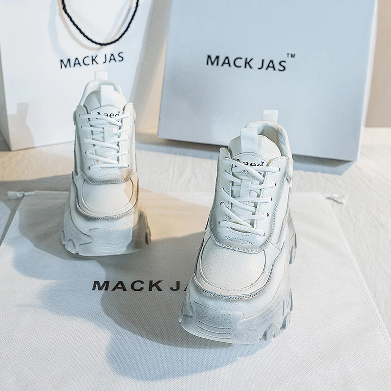 香港MACKJASCHK真皮2024春季新款百搭显瘦运动厚底内增高老爹鞋女