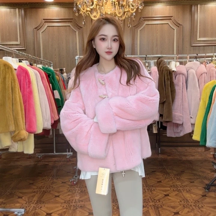 微微推荐紫金天鹅绒圆领挽袖貂皮外套