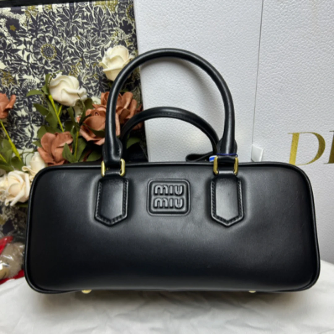 99新 MIU MIU/缪缪 黑金保龄球包 中号手提斜挎包