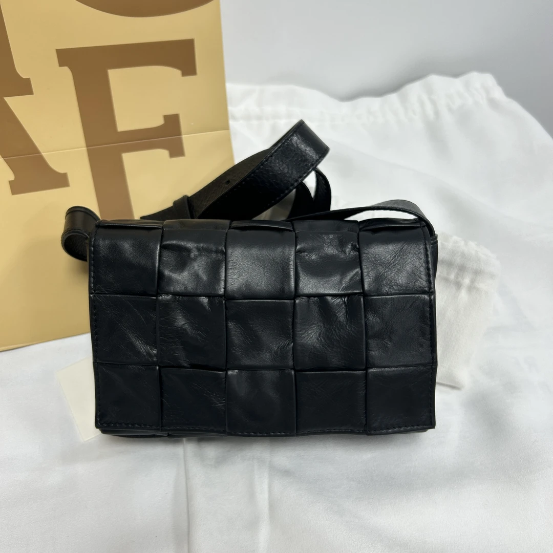 99新 BOTTEGA VENETA/葆蝶家 黑银三角扣 小号15格编制包