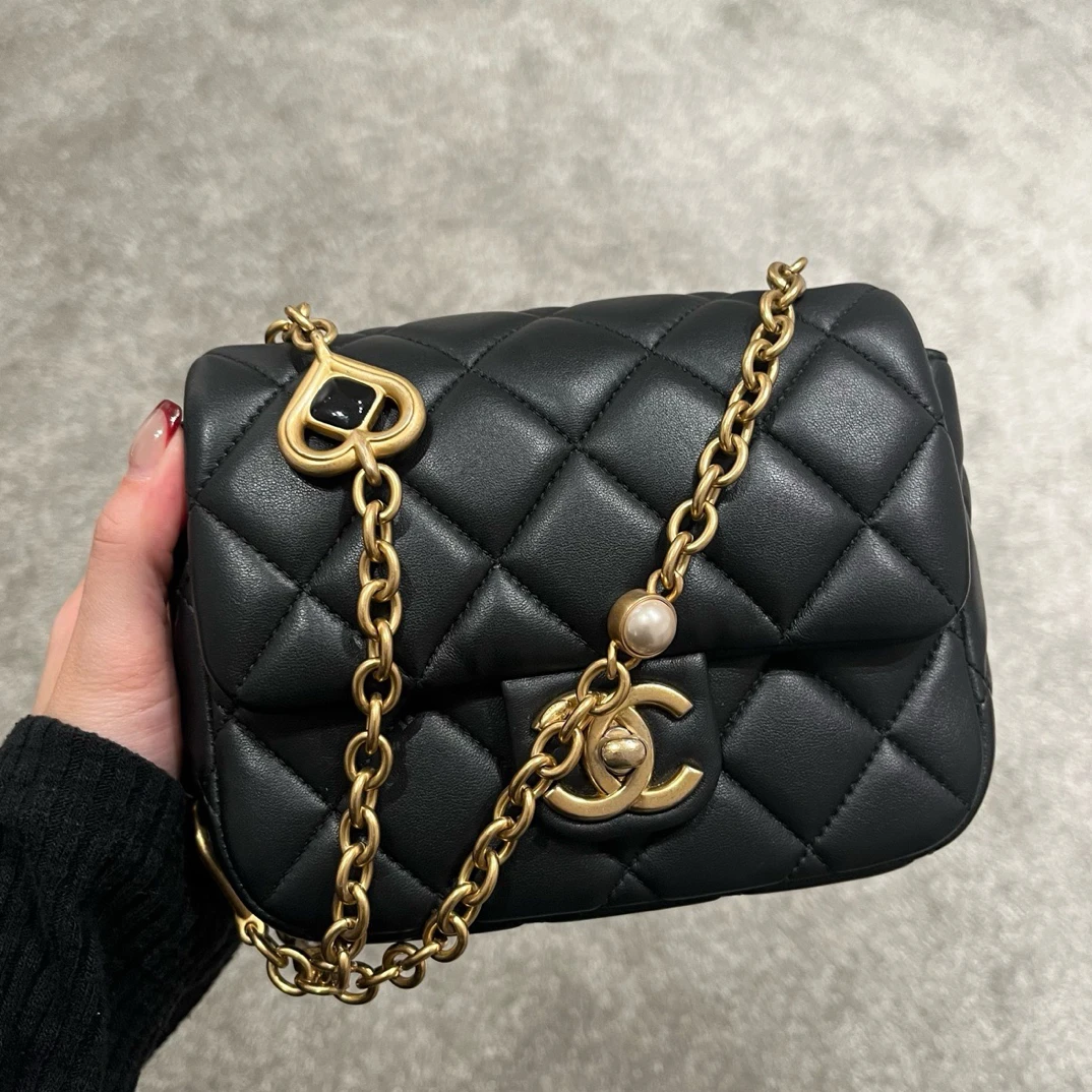 99新 Chanel/香奈儿 23S黑金爱心珐琅方胖子小香风