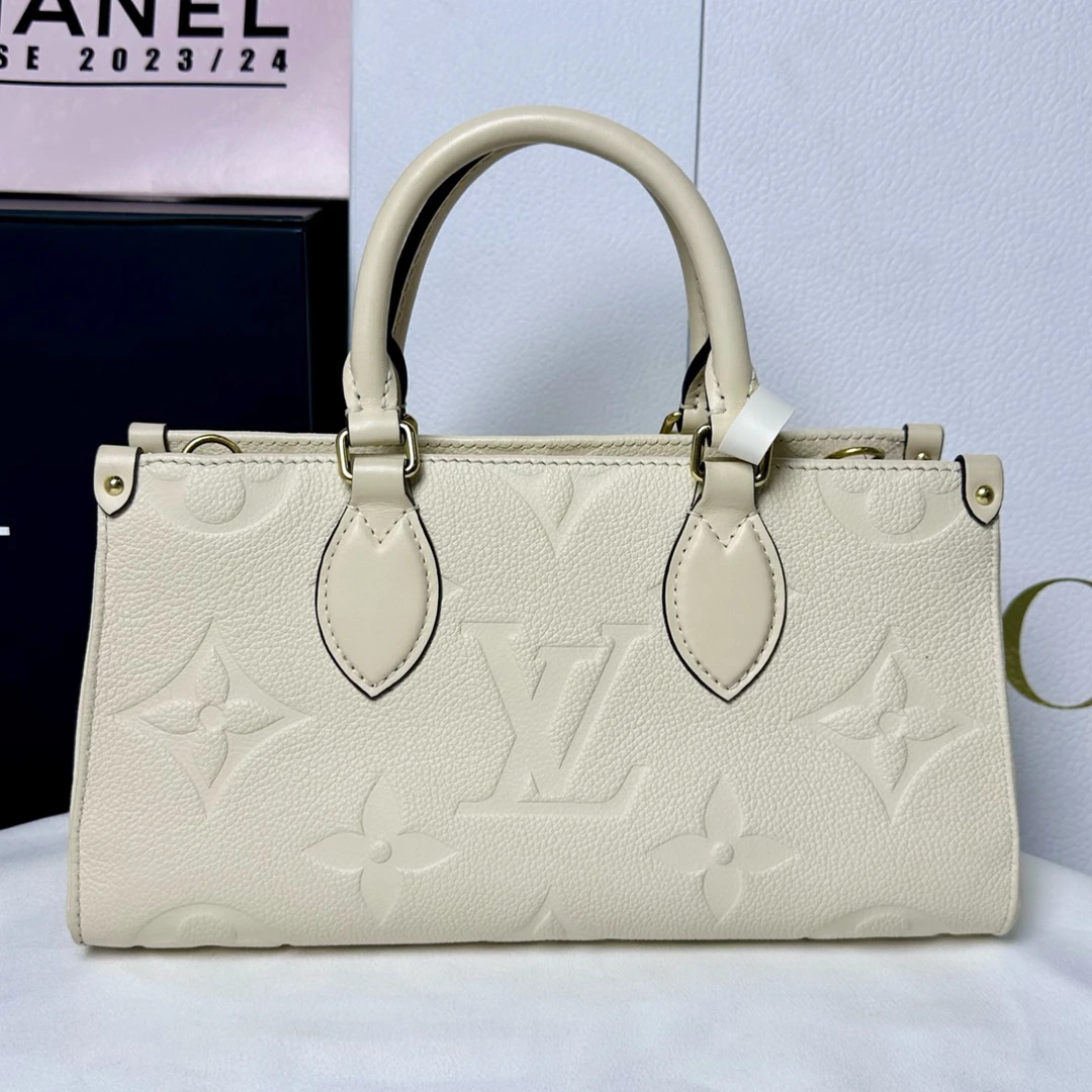 99新 LouisVuitton/路易威登 白色金扣横版onthego芯片款