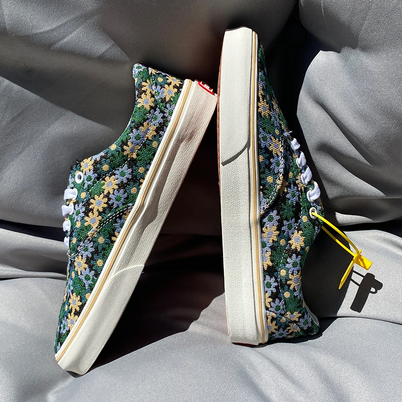 2025新款男鞋爆款情侣板鞋轻奢潮牌男士板鞋小碎花低帮帆布鞋学生