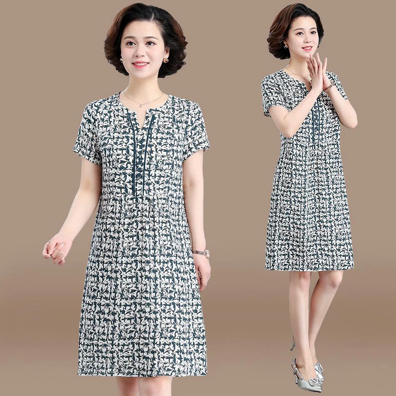 小个子妈妈新款连衣裙中年女夏装时尚印花短袖洋气中老年直筒裙子