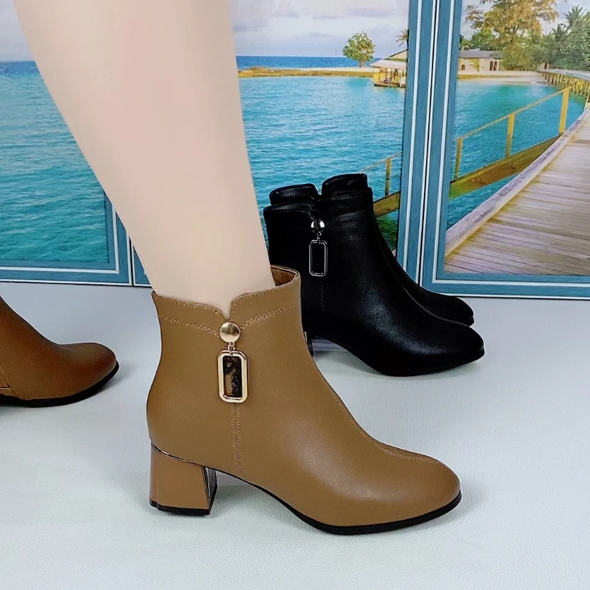 2025新款秋冬季时尚韩版修身女短靴中跟妈妈鞋3362