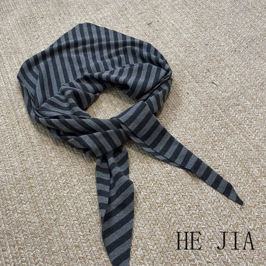 和家2025新款针织三角披肩-22461