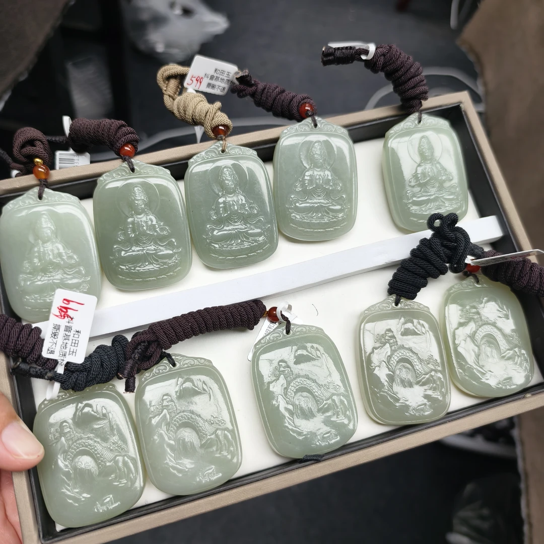 新疆且末高清白和田玉观音双面雕刻山水多样性发货拍一发一