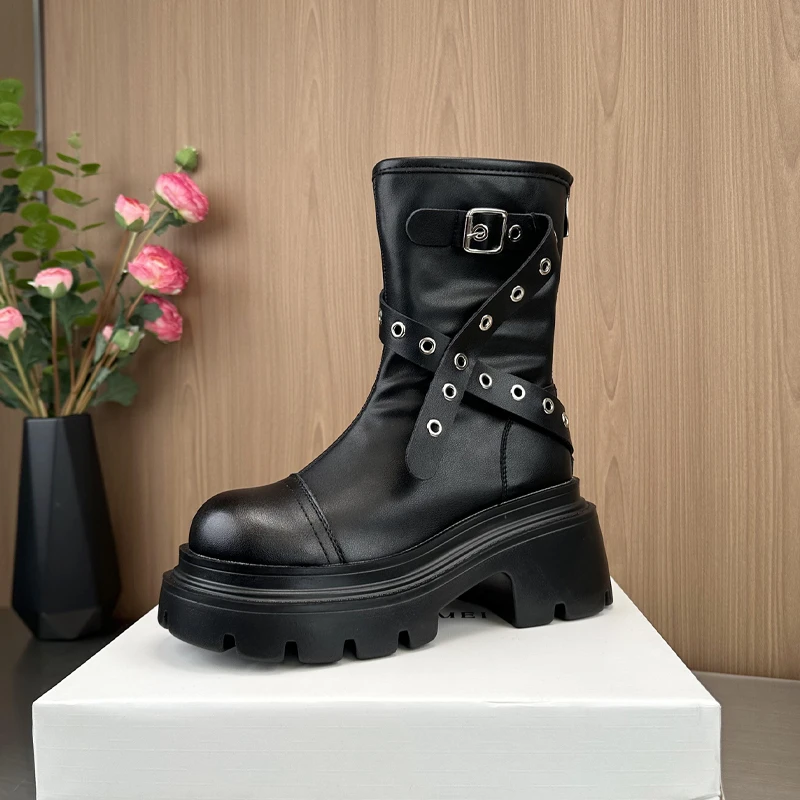 马丁靴女2024新款秋冬季轻便增高百搭马丁靴黑色厚底时尚女靴