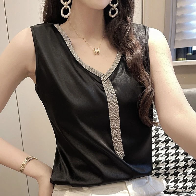 新款时尚流苏吊带无袖背心女打底衫缎面内搭黑色性感外穿V领上衣