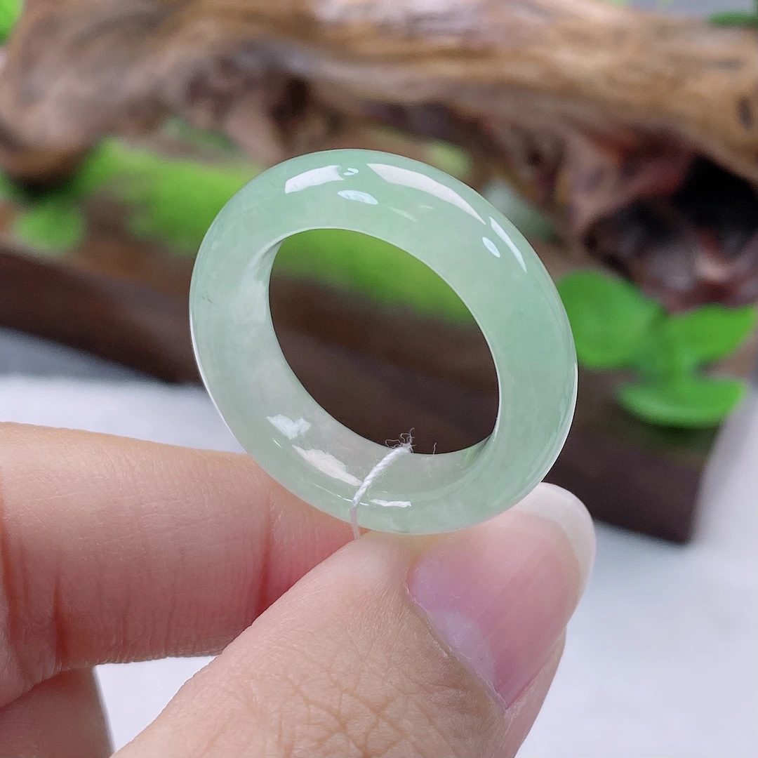 a326天然翡翠A货冰润晴绿底戒指21号圈口内直径19.2宽7.2厚4.4mm