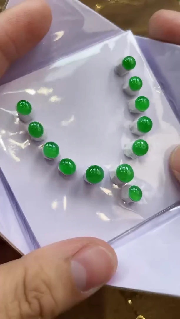 【闪购商品】翡翠颈饰未镶嵌蛋面