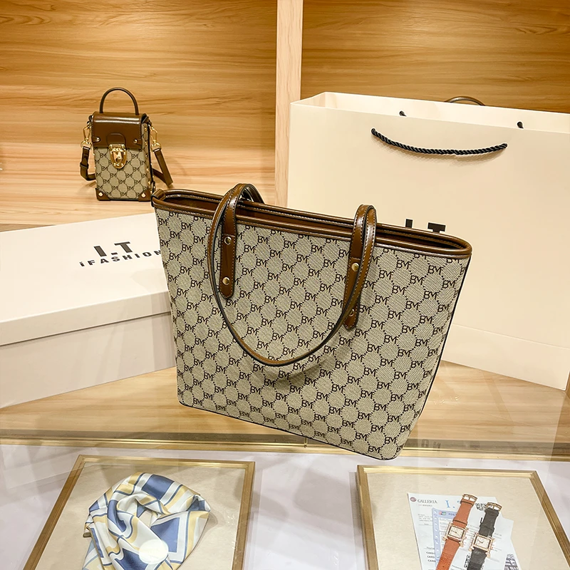 香港代购秋冬大容量女包2024新潮百搭时尚经典刺绣通勤单肩托特包